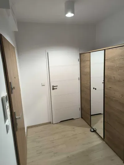 Wynajmę kawalerkę 30m2 od 3.10.2026r. Z miejscem postojowym w garażu. - miniatura 4