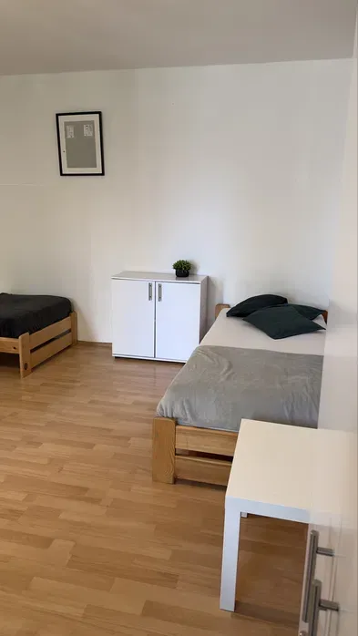 Katowice AWF duży pokój z balkonem do wynajęcia ul. Fliegera 25m2 dwuosobowy jednoosobowy pokój na wynajem ASP AWF studenci dla studentów - miniatura 3