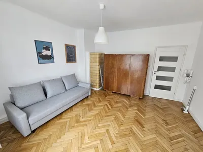 Bezposrednio od listopada kawalerka stara saska kepa, ogrodzona kamienica
