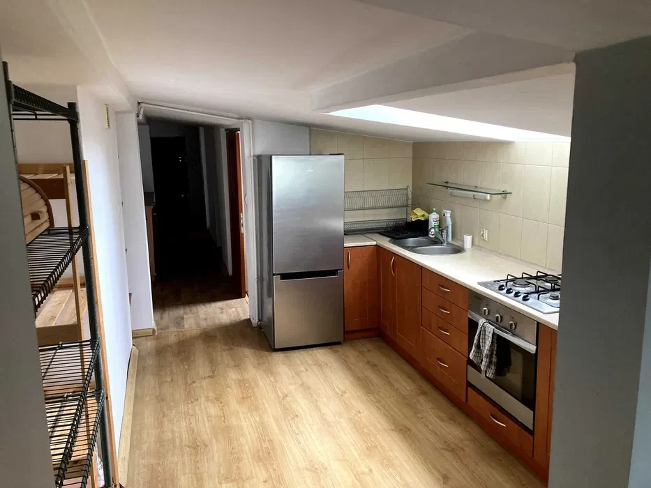 Dwupokojowe, przestronne (80m2 po podłodze) mieszkanie - 1/7