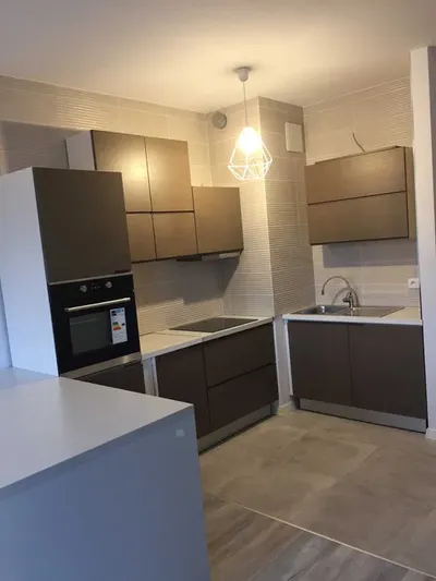 Wynajmę ładną i funkcjonalną kawalerkę w centrum Warszawy - miniatura 2