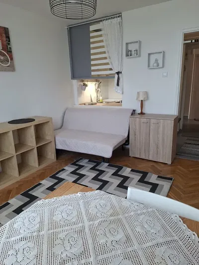 Kawalerka, ale dwa pokoje - Chłodna - miniatura 3