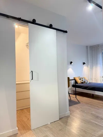 Pokój w nowocześnie urządzonym mieszkaniu, Ugorek 10B - miniatura 5