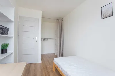 Pokój z garderobą przy ulicy Fabrycznej w ładnym mieszkaniu - miniatura 3