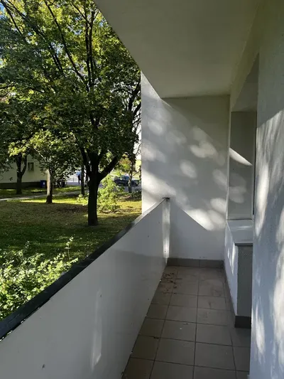 Mieszkanie na Ratajach, 4 pokoje z balkonem w niskim bloku - miniatura 2