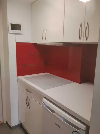Doskonała lokalizacja, w pełni funkcjonalna kawalerka. - miniatura 3