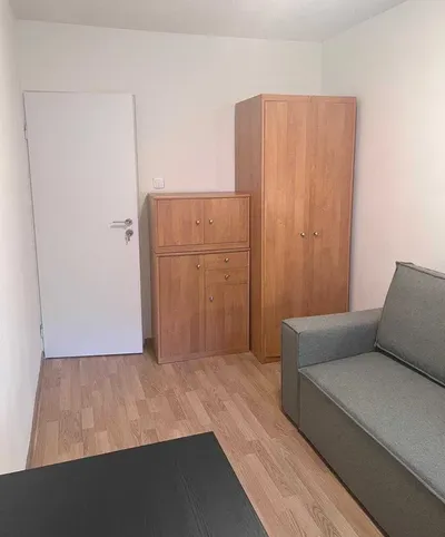 Pokój na wynajem - 9m2, Os. Kosmonautów, wysoki parter, mieszkanie trzypokojowe - miniatura 2