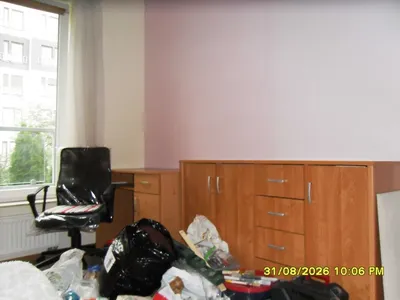Wolny pokój jednoosobowy ok. 9 mkw, pozostałe 2 pokoje zajmują młodzi, rozpoczynający studia mężczyźni, Osiedle Sztuk Pięknych ul. Fałata 17 - miniatura 2