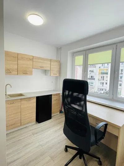 Przytulna Kawalerka na wynajem po Remoncie - Gdynia Karwiny - miniatura 3
