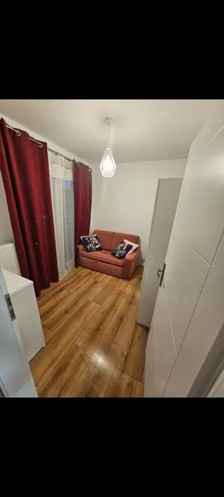 Piękny pokój z balkonem w bardzo dobrej lokalizacji bez dodatkowych opłat