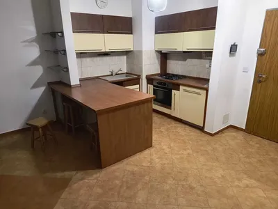 Stary Żoliborz. Duże mieszkanie dwupokojowe z miejscem postojowym.