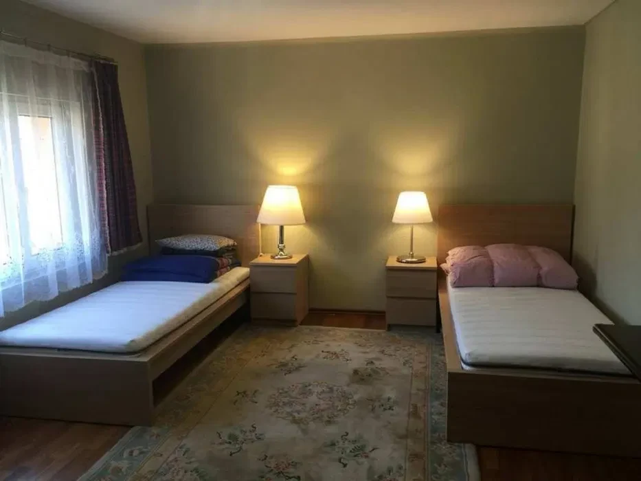 Przestronny pokój 2-osobowy 22 m² – Super lokalizacja przy Placu Grunwaldzkim w Gliwicach! - 1/7