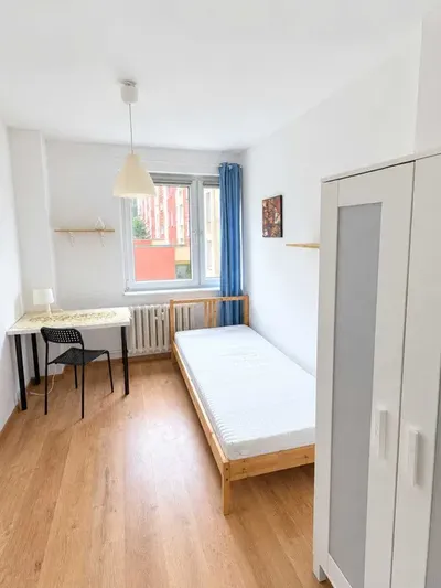 Pokój Morena ul. Amundsena 830zł – od Października - miniatura 2