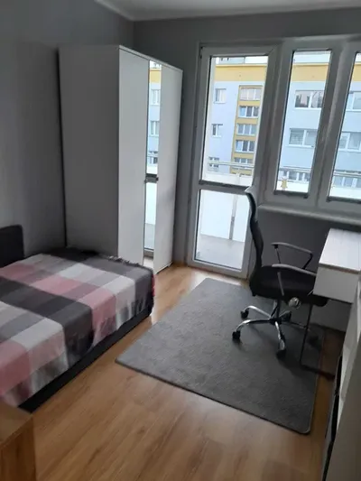 Oferuję na wynajem jednoosobowy pokój z balkonem w mieszkaniu na Powstańców Śląskich w Bydgoszczy