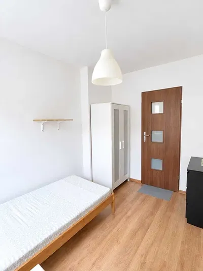 Pokój Morena ul. Amundsena 830zł – od Października - miniatura 3