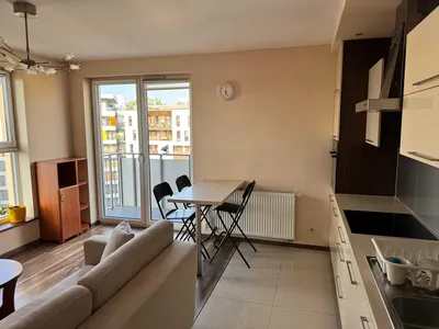 Do wynajęcia 3 pokojowe mieszkanie wraz z miejscem postojowm w garażu przy ul. Poznańska 7. Obecnie mieszkanie jest odmalowane i umeblowane na nowo.