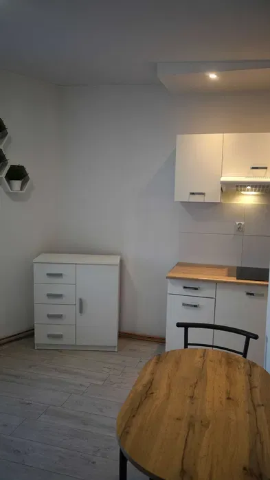 Atrakcyjna kawalerka w centrum Sosnowca, Małachowskiego - miniatura 3