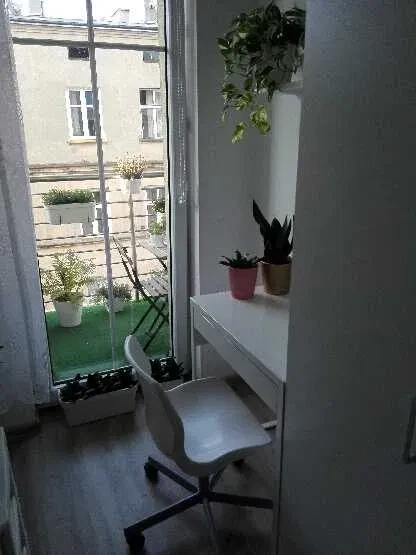 Pokój jednoosobowy z balkonem dla dziewczyny na ul.6 Sierpnia NOWE BUDOWNICTWO - 1/8