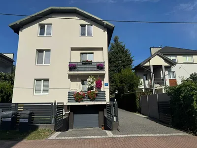 Wynajmę komfortowe 3-pokojowe mieszkanie 80 m² z prywatnym garażem, piwnicą i klimatyzacją – ul. Bandtkich 10, Lublin