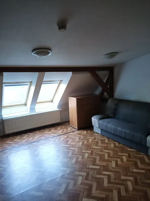 Pokój na klimatycznym ładnym poddaszu Poznań Sołacz Jeżyce Mieszkanie Damskie - 1/6