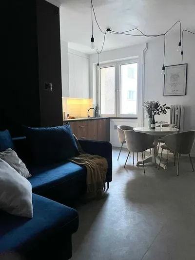 Do wynajęcia mieszkanie 3 pokoje, słoneczne, po remoncie samo centrum, 100m do SKM, ZKM, park centralny - miniatura 2