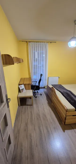 Pokój jednoosobowy lub dwuosobowy z balkonem