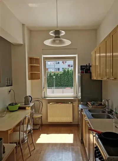 Przytulny pokój 12m² w 2-pokojowym wysokim ( 3.3m) mieszkaniu dla kobiety. - miniatura 2