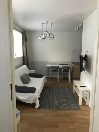 Wynajmę mieszkanie w centrum Gdyni Działki Leśne - miniatura 2
