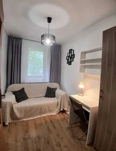 Mieszkanie do wynajęcia - 3 osobne pokoje - osobna kuchnia - parking - przeszklona loggia - zieleń - umeblowane - bez prowizji - miniatura 4