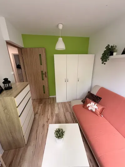 Środek UWM, dla studentów. Przerwy we własnym pokoju. Bliżej się nie da. - miniatura 2