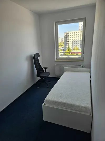 Pokój w mieszkaniu 4 pokojowym / Piątkowo / od zaraz - miniatura 2