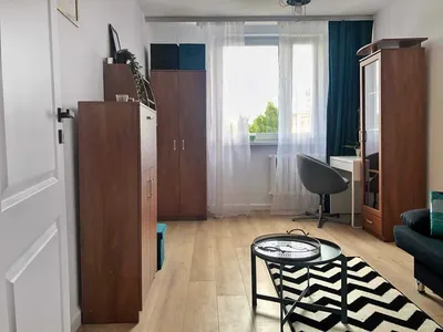 Wynajmę pokój blisko morza, w 3-pokojowym mieszkaniu. 1600zł (w tym czynsz, internet, woda, ogrzewanie). Ogólno dostępny parking. - miniatura 3