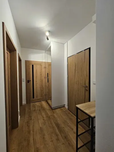 wynajmę apartamentowiec z miejscem postojowym przy ul. Krętej - miniatura 2