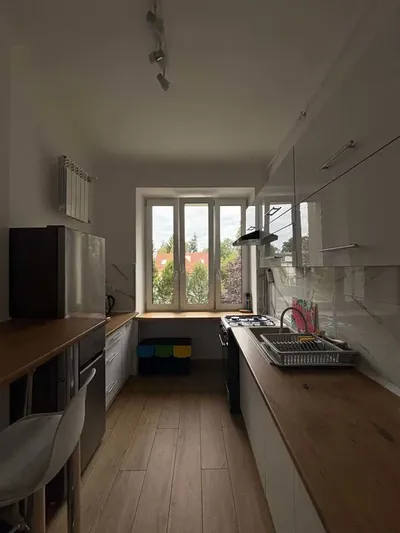 Klimatyczna kawalerka na Żoliborzu - miniatura 2