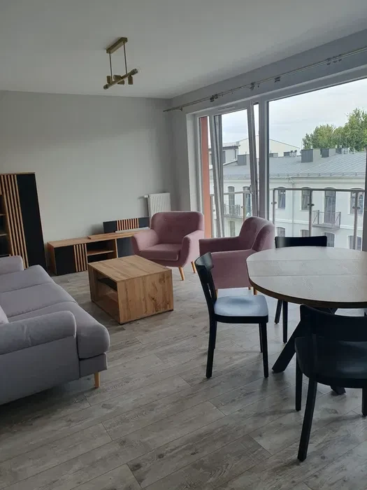 Nowoczesne,trzypokojowe mieszkanie w centrum - 1/7