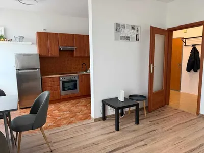 Bezpośrednio wynajmę kawalerkę 36m2 ul. Kluczborska - przy pętli Krowodrza Górka - miniatura 2