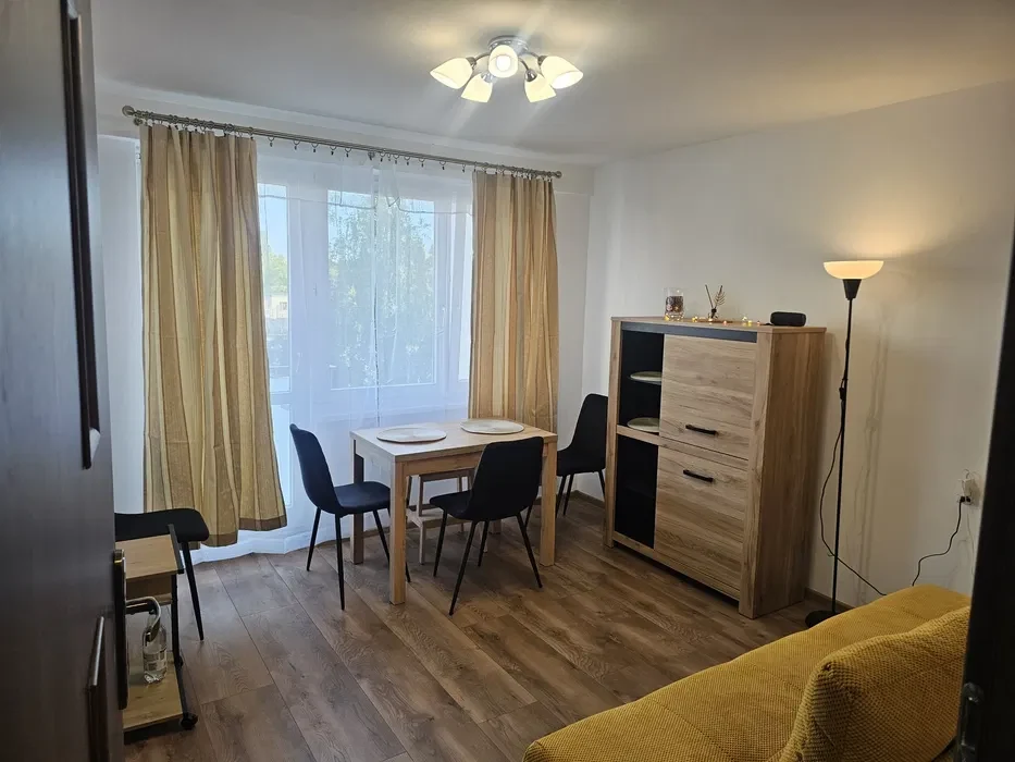 Wynajmę mieszkanie 2-pokojowe - 1/8
