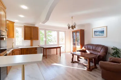 Do wynajęcia mieszkanie (4 pokoje, balkon, piwnica) - miniatura 2