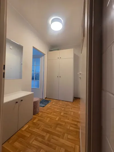 Przestronna kawalerka na os. Batorego 75 - miniatura 3