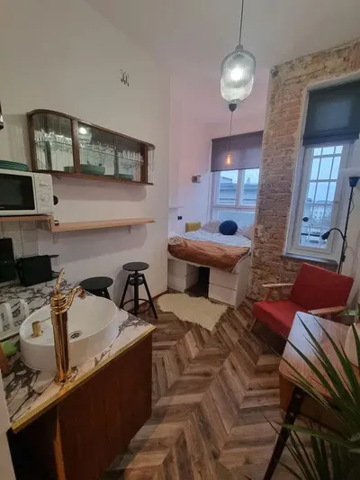 Klimatyczna kawalerka w sercu Śródmieścia, ul. Smolna 13, 2500 zł all in