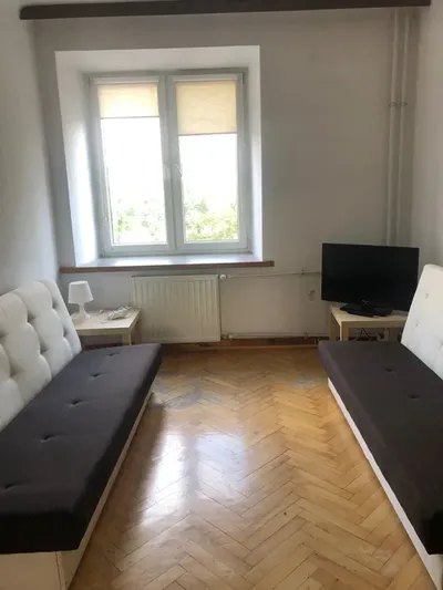 CENTRUM / blisko Ronda ONZ / 42 m2-2 POKOJE-osobna, duża kuchnia - miniatura 2