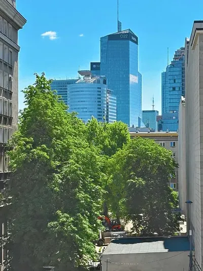 Bezpośrednio: Zamieszkaj w sercu Warszawy – wyjątkowe 3 pokoje po remoncie | 60 m² | balkon | zieleń za oknem - miniatura 2