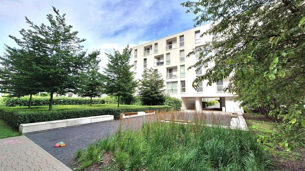 Bezpośrednio kawalerka 27,24 m² + Loggia– III piętro na zamkniętym osiedlu przy ul. Bobrowieckiej dostępna od X 2026 r. - 1/8