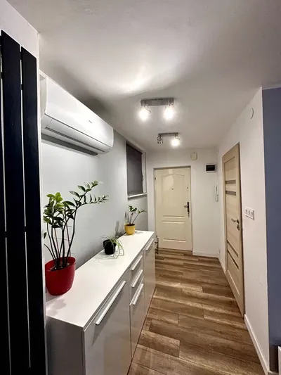REZERWACJA Jasna kawalerka – 30 m² - miniatura 2
