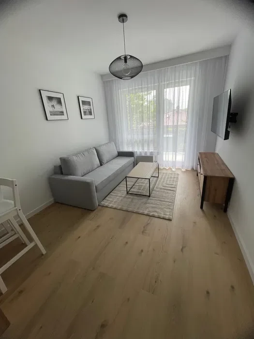 Wynajmę 2 pokojowe mieszkanie z aneksem kuchennym i dużym balkonem w Białymstoku ul. Sienkiewicza 55 b ścisłe centrum. - 1/8
