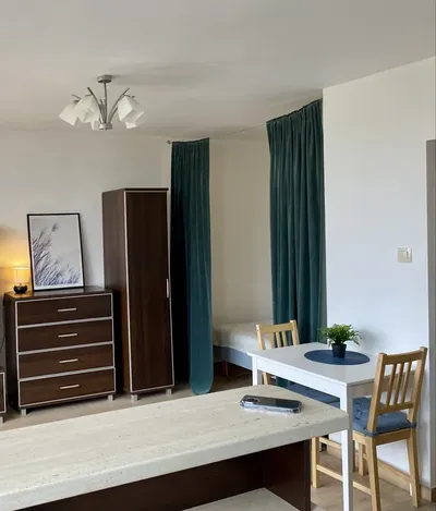 Kawalerka z klimą i aneksem sypialnym przy Rakowcu - miniatura 4