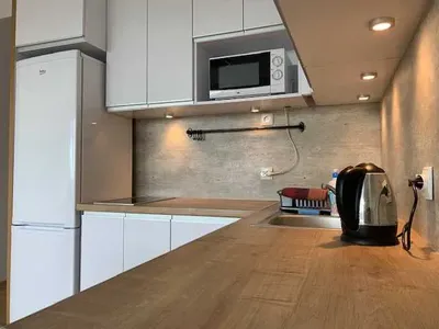 Nowoczesna i funkcjonalna duża kawalerka 26 na 5 piętrze, obok PL. Inwalidów. - miniatura 3