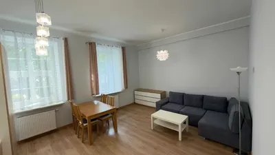 Umeblowana kawalerka o powierzchni 40m², położone przy ul. Wierzbowej 5 w Poznaniu.