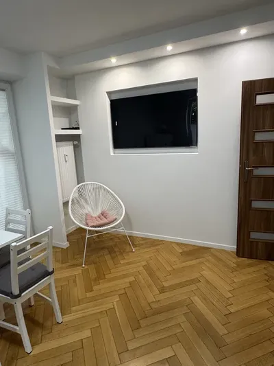 Przytulna kawalerka 30 m² z balkonem - miniatura 2