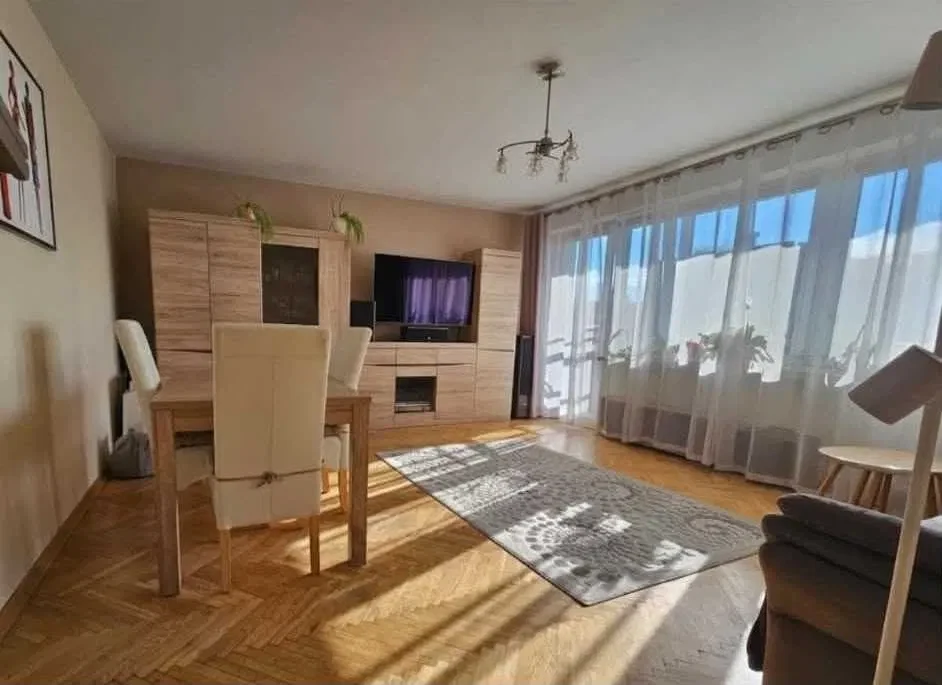 Pokoje do wynajęcia na Nadbystrzyckiej - 1/8